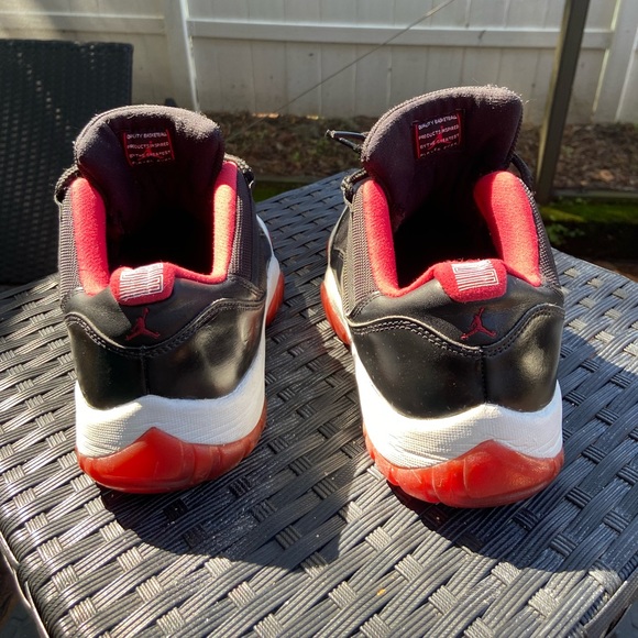 Size 10 - Jordan 11 Retro Low bred 2015 - Picture 7 of 8